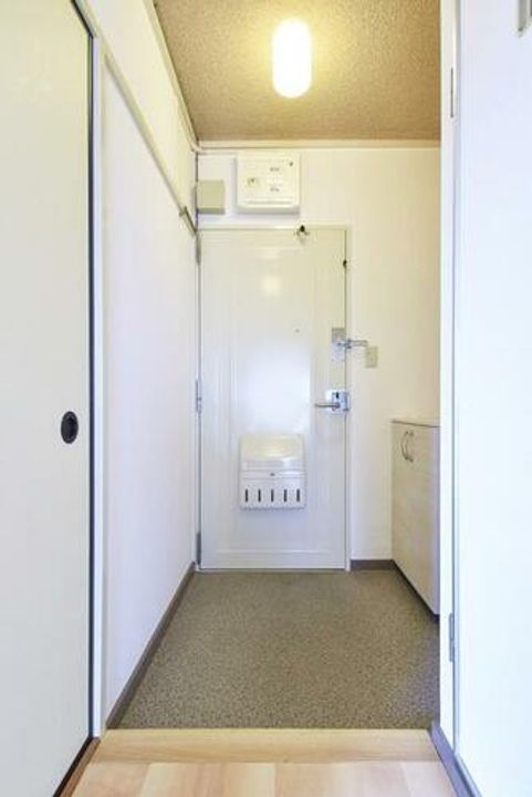 UR千代が丘1060903の玄関