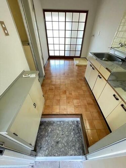 ロマネスクもりつねの玄関