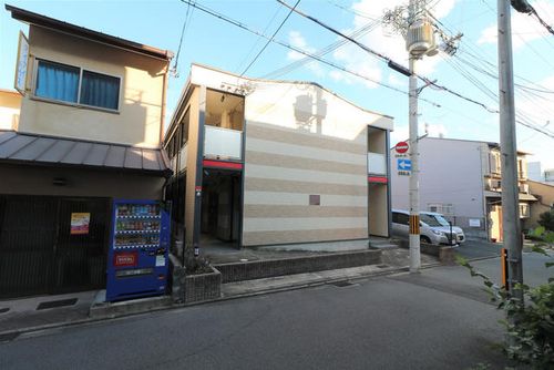 レオパレス二条城北の外観