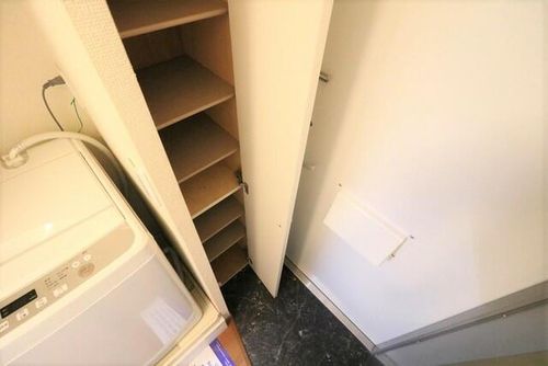 レオパレス二条城北の玄関