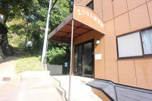 エクセル妙法寺の玄関
