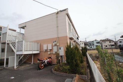 レオパレスレイクさやまの外観