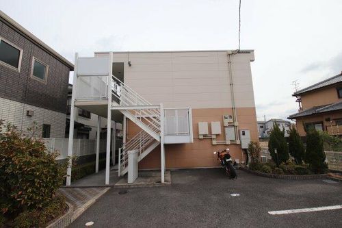 レオパレスレイクさやまの外観