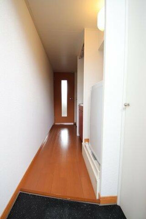 レオパレスレイクさやまの玄関