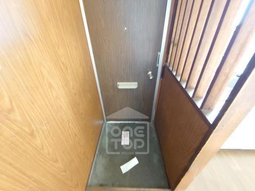 山口ビルの玄関