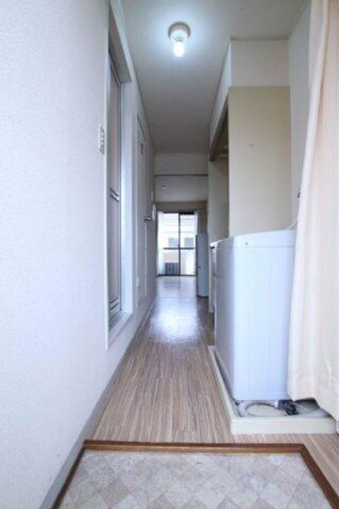 キャンパス本多聞205の玄関