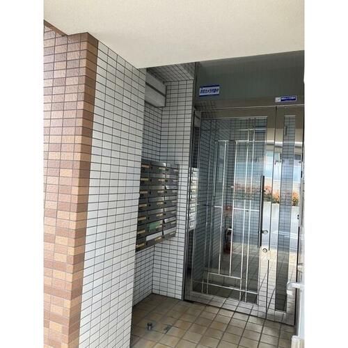 アルシュ住吉103の玄関
