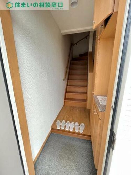 愛知県岡崎市洞町字本郷(アパート)の賃貸物件の玄関