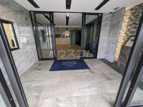 プレサンス新大阪イオリアの玄関