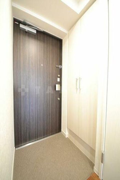 プレサンス江坂クォーレの玄関