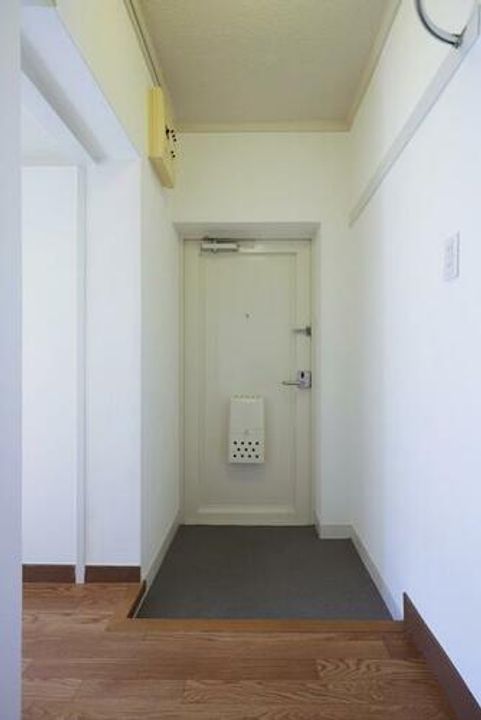 UR鶴山台0330307の玄関