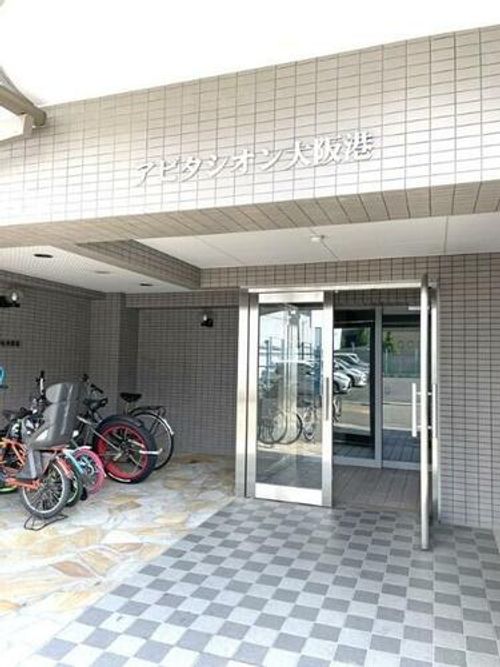 アビタシオン大阪港503の玄関