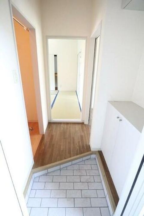 フレグランス谷御所の玄関