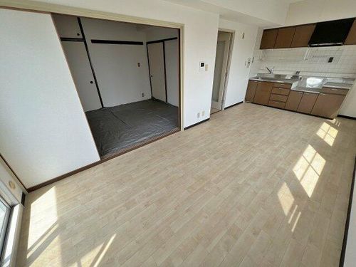 シャトー高見の里の居間