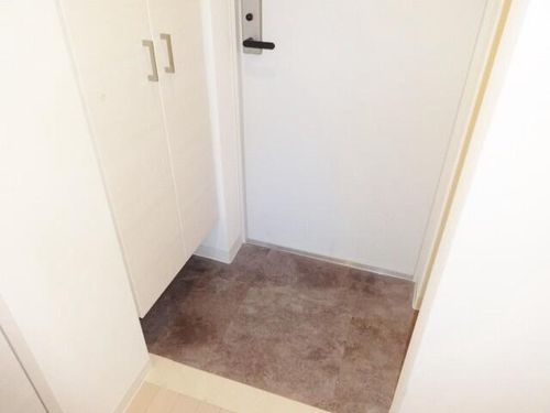 エスリード新大阪SOUTHの玄関