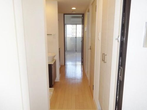 エスリード新大阪SOUTHの玄関