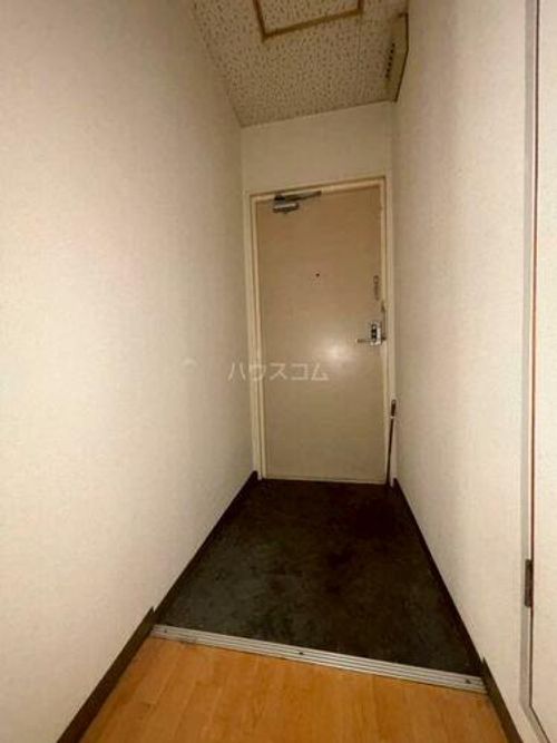 第3カワイハイツの玄関
