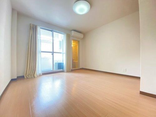 野村学生マンションの居間