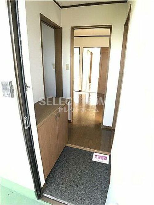 クレセール・カマタA205の玄関