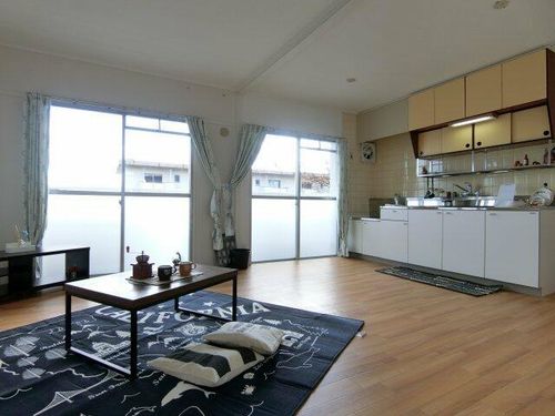 ヴィラナリー狭山7号棟の居間