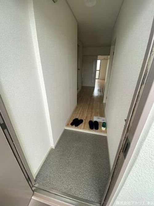 第一高山ハイツの玄関