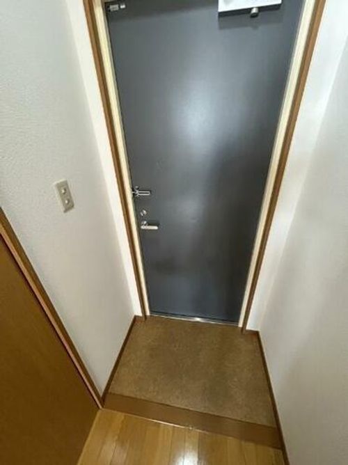 マキビル304の玄関