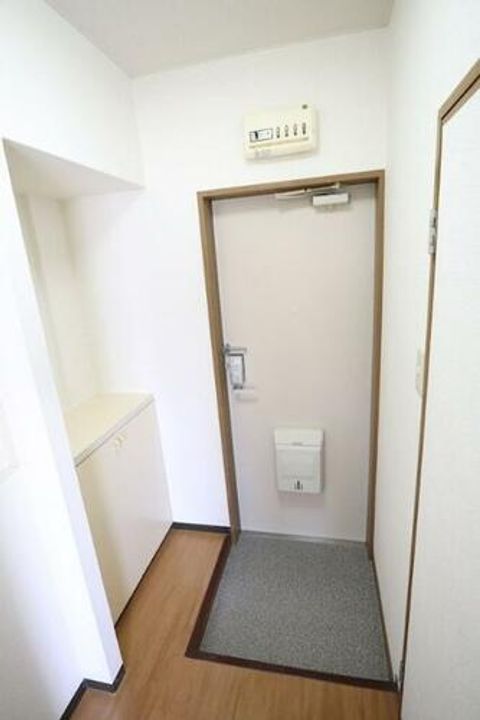 ルナ大塚の玄関