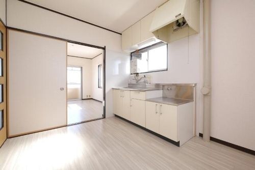 シャトーピア四辻Aの居間