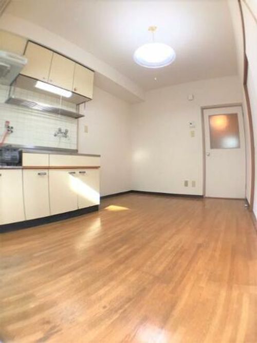 シャトレ穴生Ⅱの居間