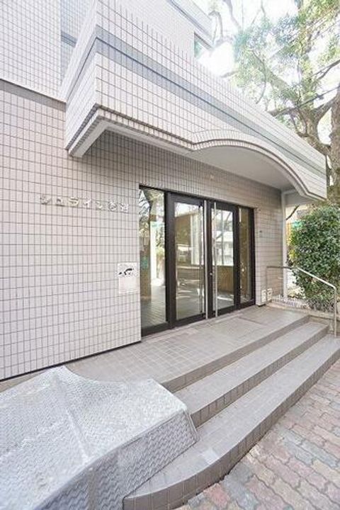 シュライン参道106の外観