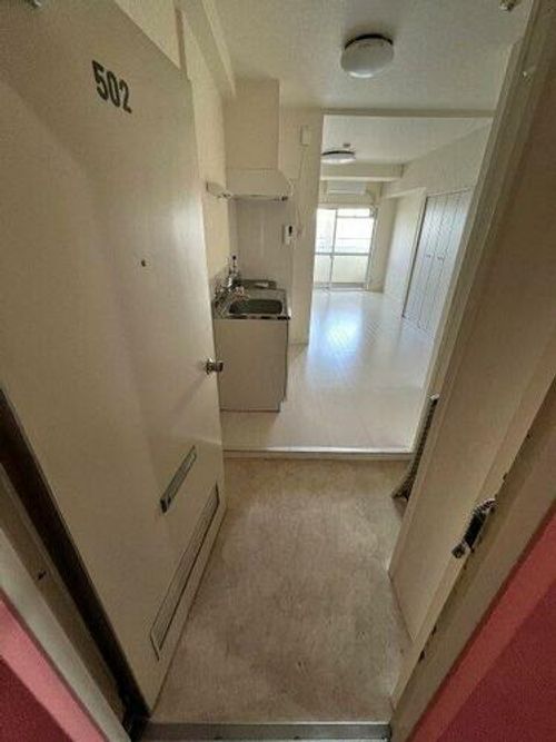 やまぐちビルの玄関