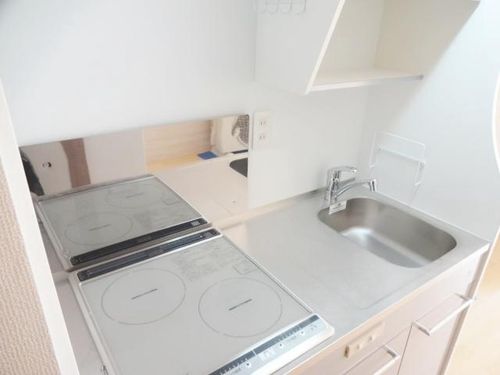 セレニテ新大阪カルムのキッチン