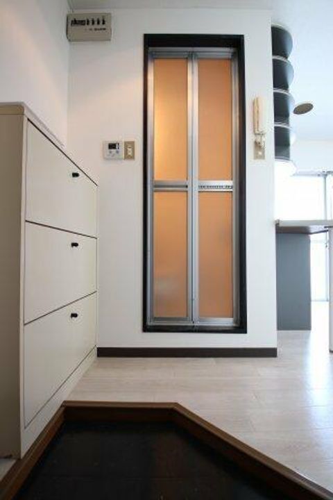 アメージングエステートの玄関