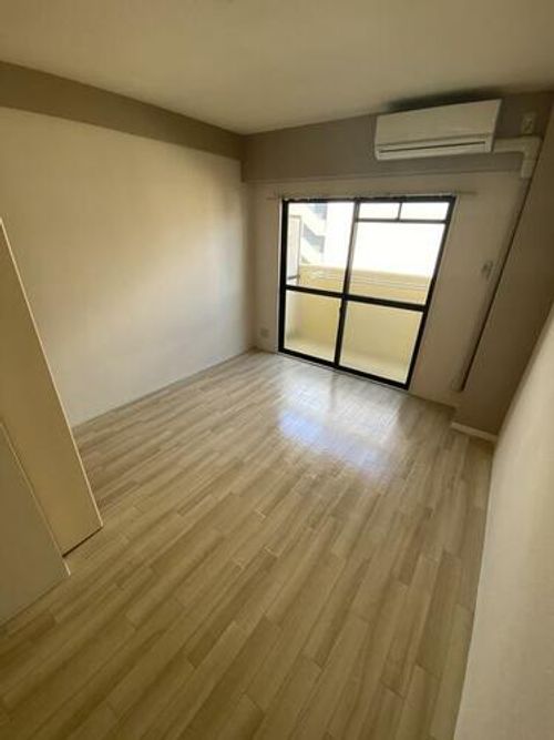 ジュネス高槻601の居間