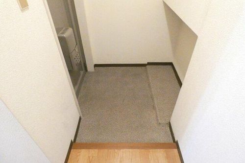 大阪府箕面市粟生間谷東1丁目(マンション)の賃貸物件の玄関