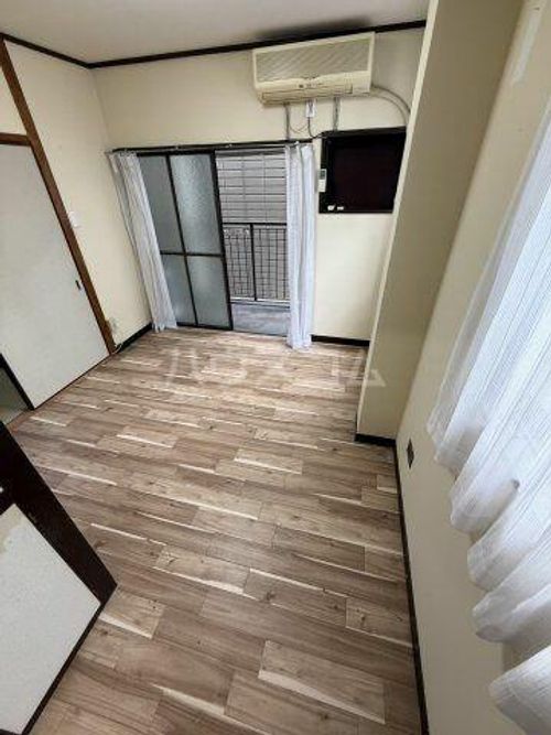 愛美マンションの居間