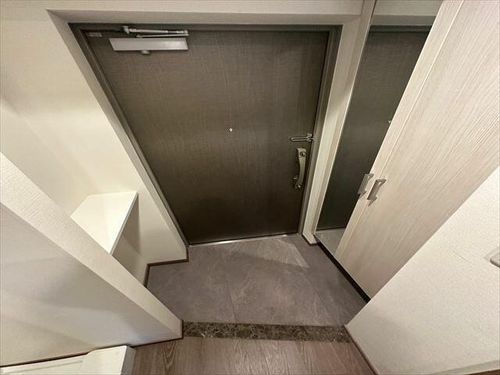 プレサンス神崎川ファインブレスの玄関