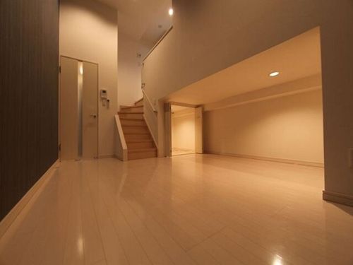 サウザンドサニーヒルズ八田の居間
