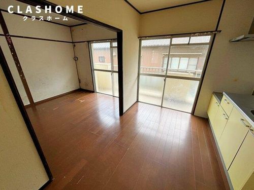 棚尾マンション103の居間