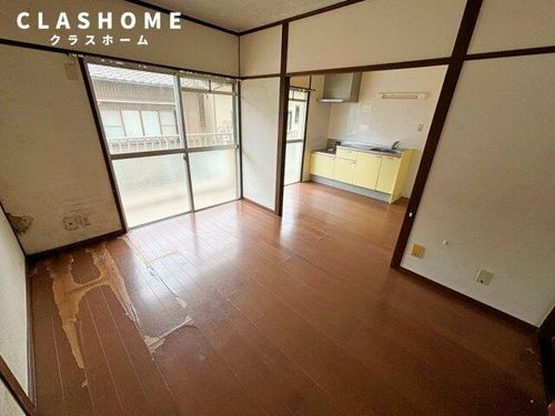 棚尾マンション103の居間