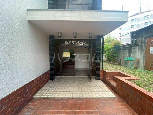 松尾マンションの玄関