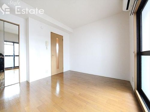 新栄サンハイツの居間