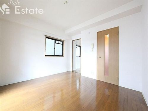 新栄サンハイツの居間