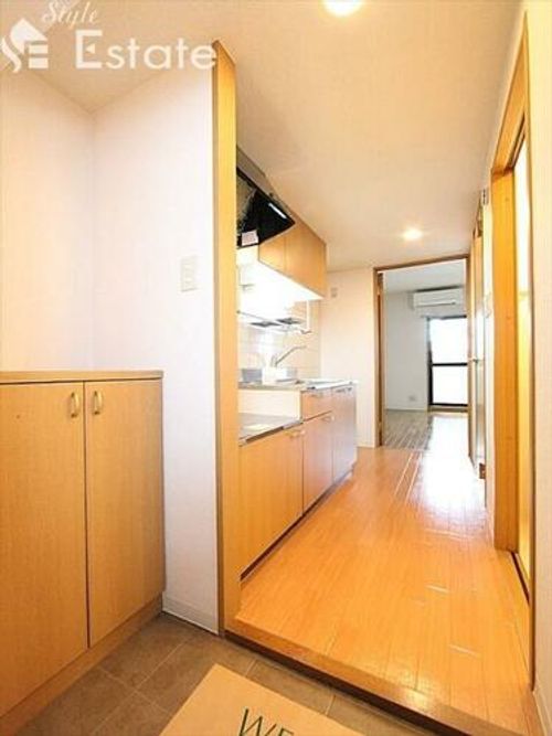 新栄サンハイツの玄関