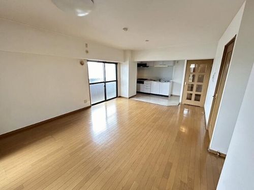 ひまわりハイツ日の出302の居間