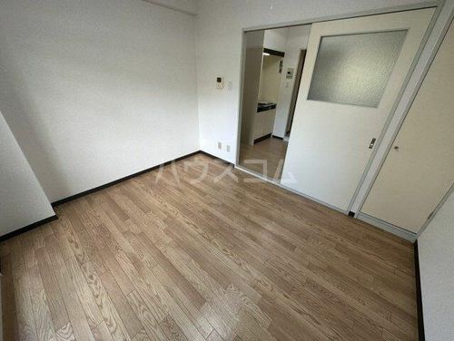 グリーンヒルII303の居間