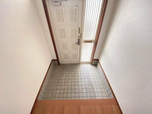 大阪府河内長野市あかしあ台1丁目(一戸建)の賃貸物件の玄関