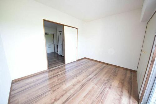 メゾンドゥレイナIIIの居間