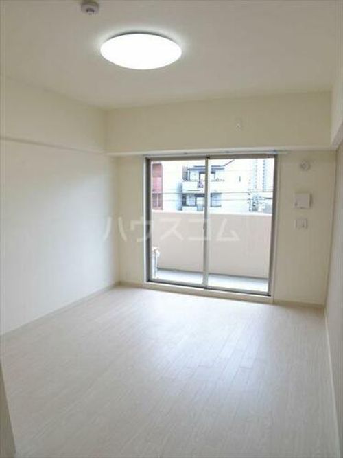 大阪府吹田市垂水町1丁目(マンション)の賃貸物件の居間