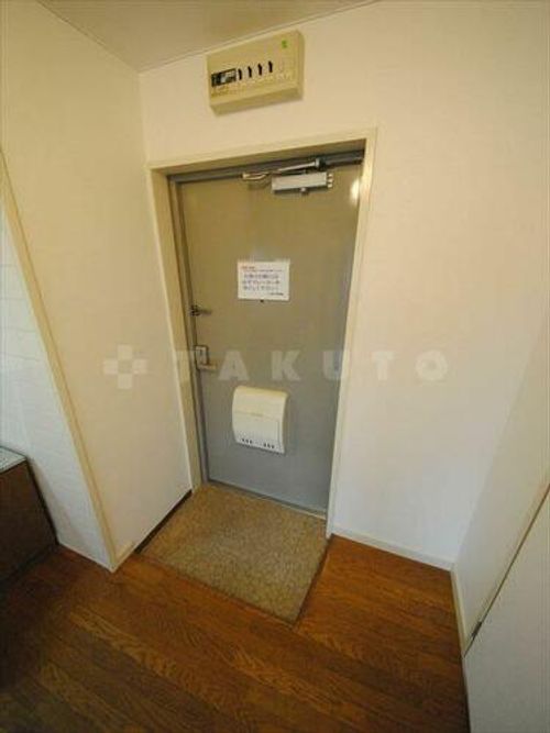 大阪府吹田市津雲台6丁目(マンション)の賃貸物件の玄関